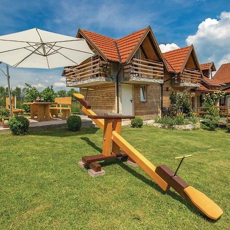 2 Bedroom Cozy Home In Licko Lesce Ngoại thất bức ảnh